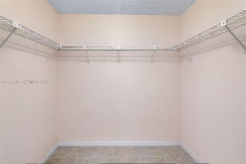 Condo in Miami, Florida, 3 bedrooms № 1993450 - photo 20