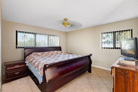 Condo in Miami, Florida, 3 bedrooms № 1993450 - photo 16