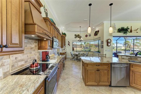 House in Port Charlotte, Florida 3 bedrooms, 231.51 sq.m. № 1716947 - photo 22