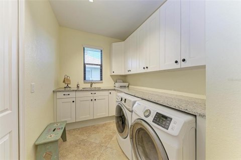 House in Port Charlotte, Florida 3 bedrooms, 231.51 sq.m. № 1716947 - photo 27