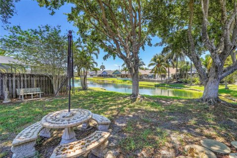 House in Cooper City, Florida 3 bedrooms, 151.06 sq.m. № 1727941 - photo 6