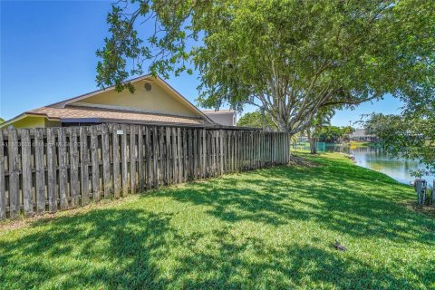 House in Cooper City, Florida 3 bedrooms, 151.06 sq.m. № 1727941 - photo 8