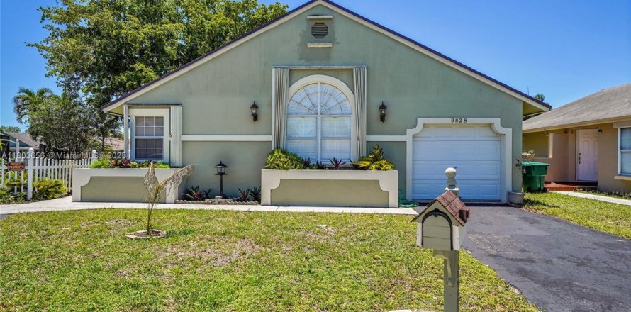 House in Cooper City, Florida 3 bedrooms, 151.06 sq.m. № 1727941