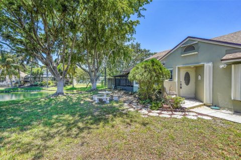 House in Cooper City, Florida 3 bedrooms, 151.06 sq.m. № 1727941 - photo 3