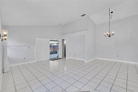 House in Cooper City, Florida 3 bedrooms, 151.06 sq.m. № 1727941 - photo 11