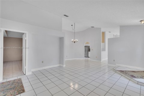 House in Cooper City, Florida 3 bedrooms, 151.06 sq.m. № 1727941 - photo 13