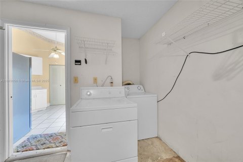 House in Cooper City, Florida 3 bedrooms, 151.06 sq.m. № 1727941 - photo 27