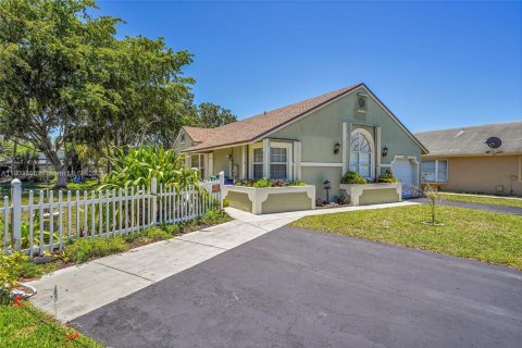 House in Cooper City, Florida 3 bedrooms, 151.06 sq.m. № 1727941 - photo 5