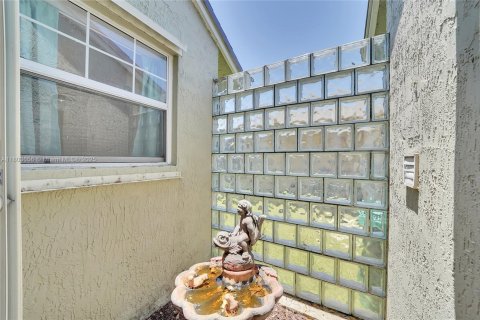 House in Cooper City, Florida 3 bedrooms, 151.06 sq.m. № 1727941 - photo 28