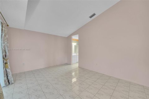 House in Cooper City, Florida 3 bedrooms, 151.06 sq.m. № 1727941 - photo 16