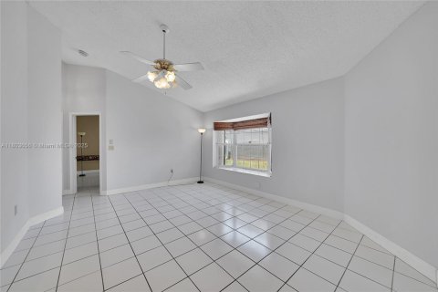 House in Cooper City, Florida 3 bedrooms, 151.06 sq.m. № 1727941 - photo 29