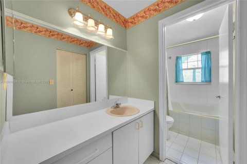 House in Cooper City, Florida 3 bedrooms, 151.06 sq.m. № 1727941 - photo 19