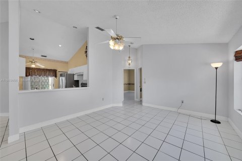 House in Cooper City, Florida 3 bedrooms, 151.06 sq.m. № 1727941 - photo 30