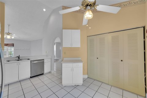House in Cooper City, Florida 3 bedrooms, 151.06 sq.m. № 1727941 - photo 25