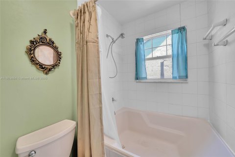 House in Cooper City, Florida 3 bedrooms, 151.06 sq.m. № 1727941 - photo 20