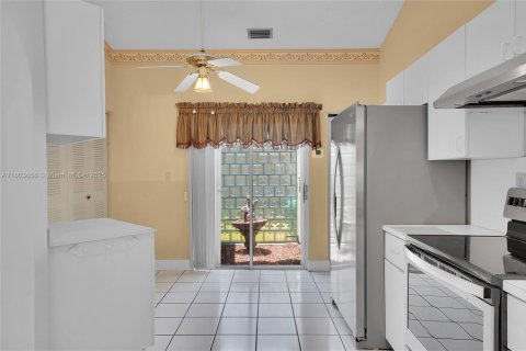 House in Cooper City, Florida 3 bedrooms, 151.06 sq.m. № 1727941 - photo 26