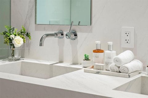 Copropriété à louer à Miami Beach, Floride: 2 chambres, 126.35 m2 № 2022951 - photo 24