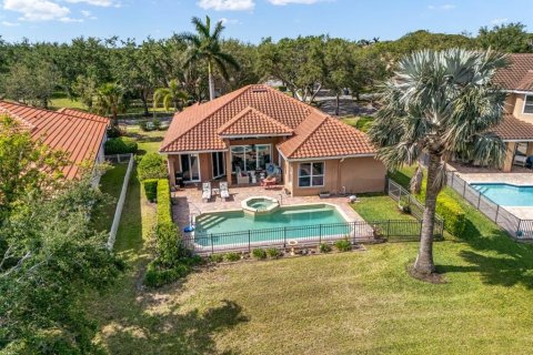 House in Seminole, Florida 3 bedrooms, 225.1 sq.m. № 1797167 - photo 4