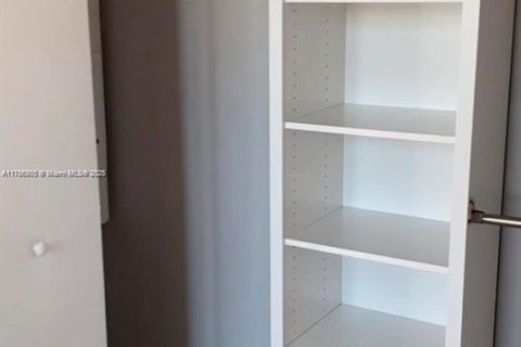 Condo in Miami, Florida, 1 bedroom  № 1868508 - photo 7
