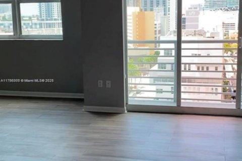 Condo in Miami, Florida, 1 bedroom  № 1868508 - photo 3