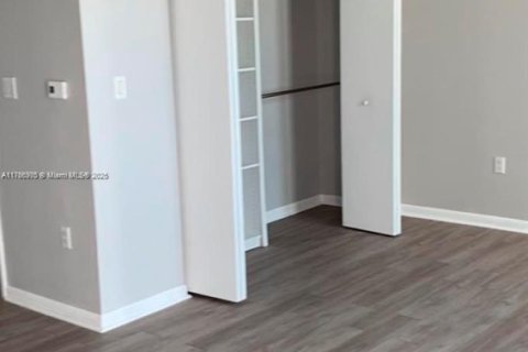 Condo in Miami, Florida, 1 bedroom  № 1868508 - photo 11