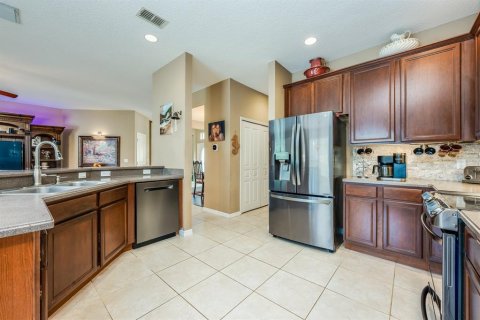 House in Oviedo, Florida 5 bedrooms, 318.28 sq.m. № 1792975 - photo 6
