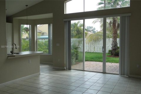 Casa en alquiler en Miramar, Florida, 3 dormitorios, 176.98 m2 № 2006320 - foto 3