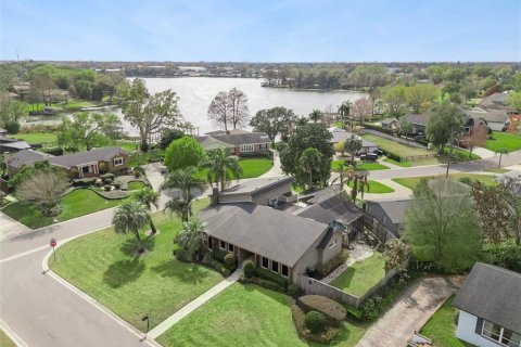 House in Orlando, Florida 4 bedrooms, 300.72 sq.m. № 2201234
