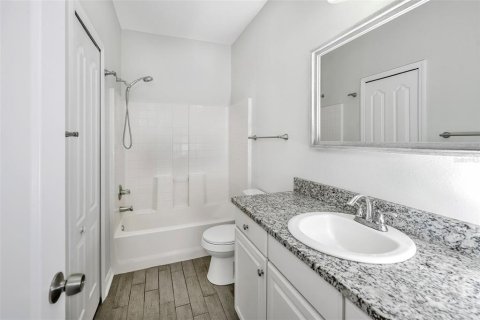 Townhouse in Fish Hawk, Florida 2 bedrooms, 128.48 sq.m. № 2151530 - photo 24