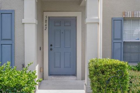 Townhouse in Fish Hawk, Florida 2 bedrooms, 128.48 sq.m. № 2151530 - photo 2