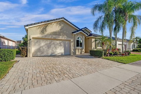 House in Tamarac, Florida 3 bedrooms, 201.41 sq.m. № 1811856 - photo 3