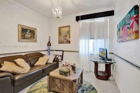 House in Tamarac, Florida 3 bedrooms, 201.41 sq.m. № 1811856 - photo 5