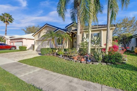 House in Tamarac, Florida 3 bedrooms, 201.41 sq.m. № 1811856 - photo 1