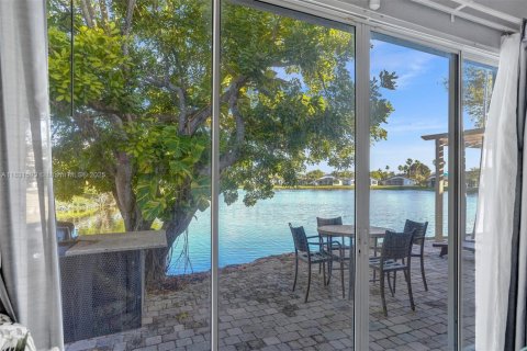 House in Tamarac, Florida 3 bedrooms, 201.41 sq.m. № 1811856 - photo 30