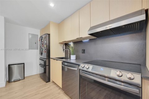 Condo in Miami, Florida, 3 bedrooms  № 2003500 - photo 8