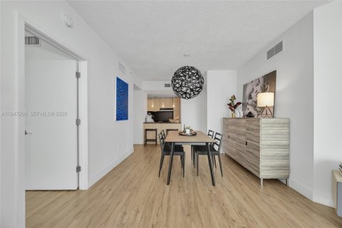 Condo in Miami, Florida, 3 bedrooms  № 2003500 - photo 14
