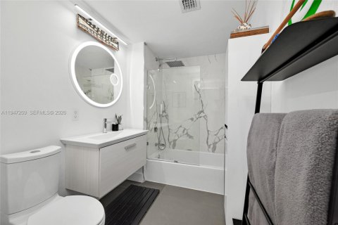 Condo in Miami, Florida, 3 bedrooms  № 2003500 - photo 21