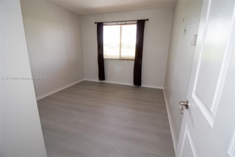 Villa ou maison à louer à Coral Springs, Floride: 4 chambres, 205.04 m2 № 1967366 - photo 15