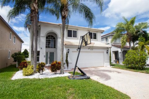 Villa ou maison à louer à Coral Springs, Floride: 4 chambres, 205.04 m2 № 1967366 - photo 2