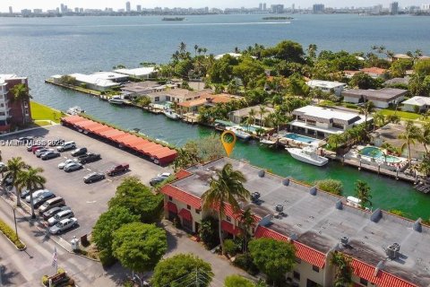 Touwnhouse à vendre à Miami Shores, Floride: 2 chambres, 260.96 m2 № 1836224 - photo 2