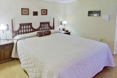 Touwnhouse à vendre à Miami Shores, Floride: 2 chambres, 260.96 m2 № 1836224 - photo 23