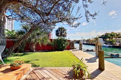 Touwnhouse à vendre à Miami Shores, Floride: 2 chambres, 260.96 m2 № 1836224 - photo 28