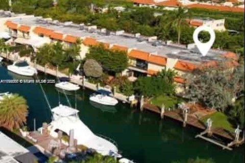 Touwnhouse à vendre à Miami Shores, Floride: 2 chambres, 260.96 m2 № 1836224 - photo 3