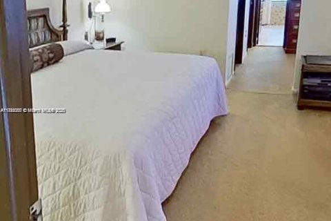 Touwnhouse à vendre à Miami Shores, Floride: 2 chambres, 260.96 m2 № 1836224 - photo 24
