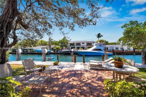 Touwnhouse à vendre à Miami Shores, Floride: 2 chambres, 260.96 m2 № 1836224 - photo 4