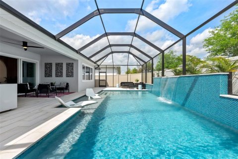 House in Wesley Chapel, Florida 5 bedrooms, 328.97 sq.m. № 1614494 - photo 5