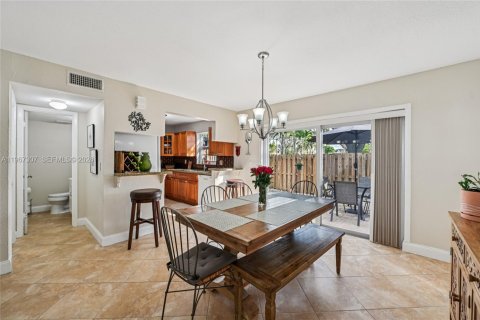 Touwnhouse à vendre à Cooper City, Floride: 3 chambres, 138.24 m2 № 2029510 - photo 6