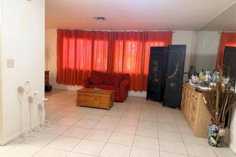 Villa ou maison à vendre à Port Charlotte, Floride: 2 chambres, 124.86 m2 № 2391070 - photo 5