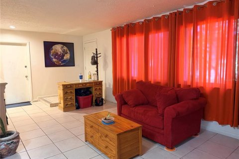 Villa ou maison à vendre à Port Charlotte, Floride: 2 chambres, 124.86 m2 № 2391070 - photo 4