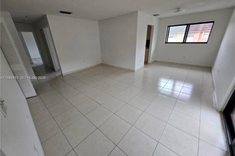 Copropriété à louer à Miami, Floride: 3 chambres, 103.49 m2 № 2050511 - photo 4